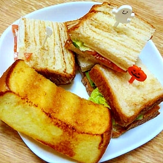 ディニッシュ風食パンで野菜とチーズのサンドイッチ